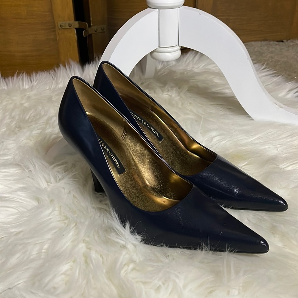 Chinese laundry navy blue pumps